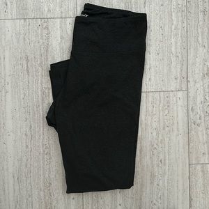 Old Navy Go-Dry High Rise CozeCore Leggings. Size XL. Dark green.